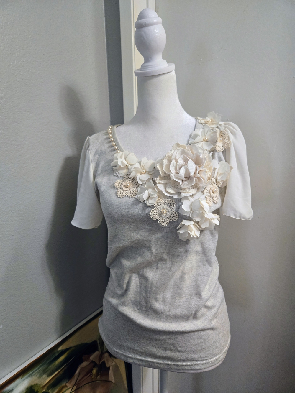 Embellished 3D Floral Applique Accent Pearl Light Gray Top Sheer Sleeve Size S